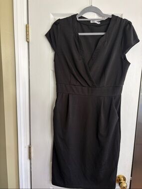 CeCe Black Cap-Sleeve Faux-Wrap Midi Dress